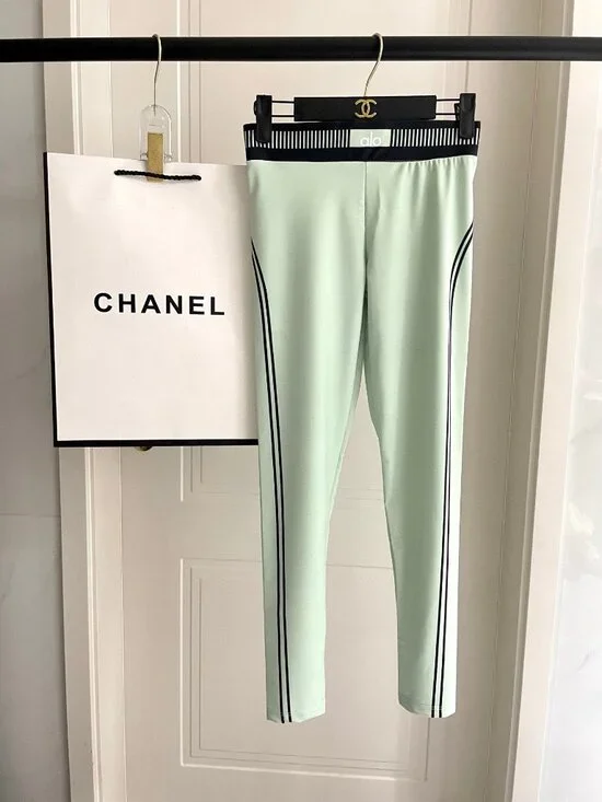 ALO Vest Set - Pants Set - Yoga Set Womens Size L - Picture 6 of 7